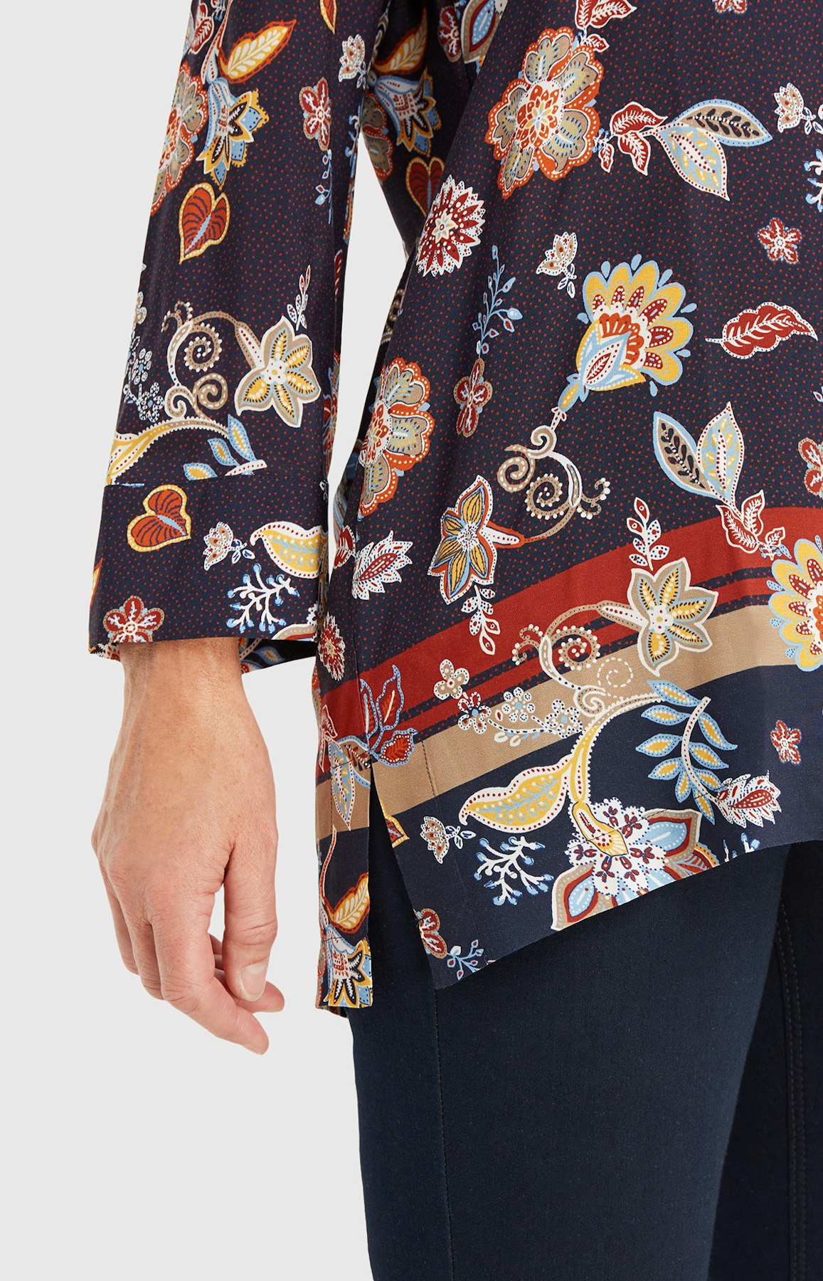 Shirtbluse mit Allover-Muster in Blau