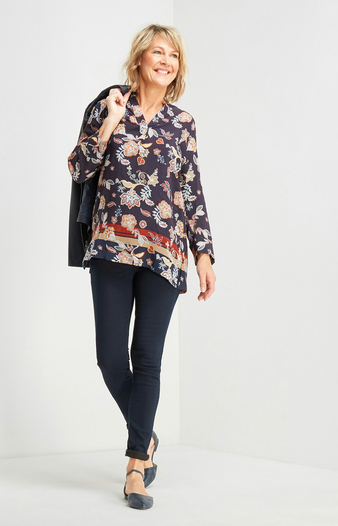 Shirtbluse mit Allover-Muster in Blau