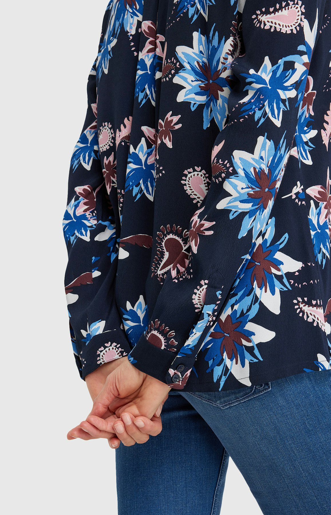 Bluse mit Allover-Muster in Dunkelblau