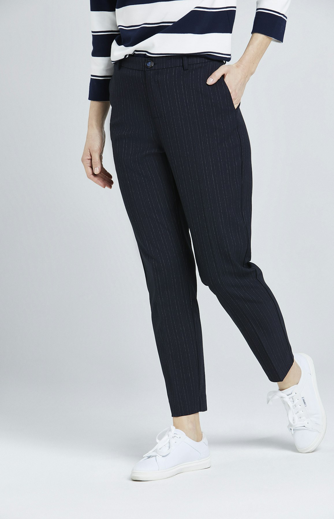 Bundfaltenhose mit Streifen