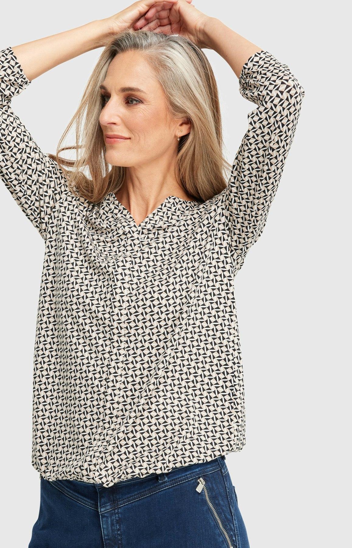 Shirt mit Allover-Muster in Beige