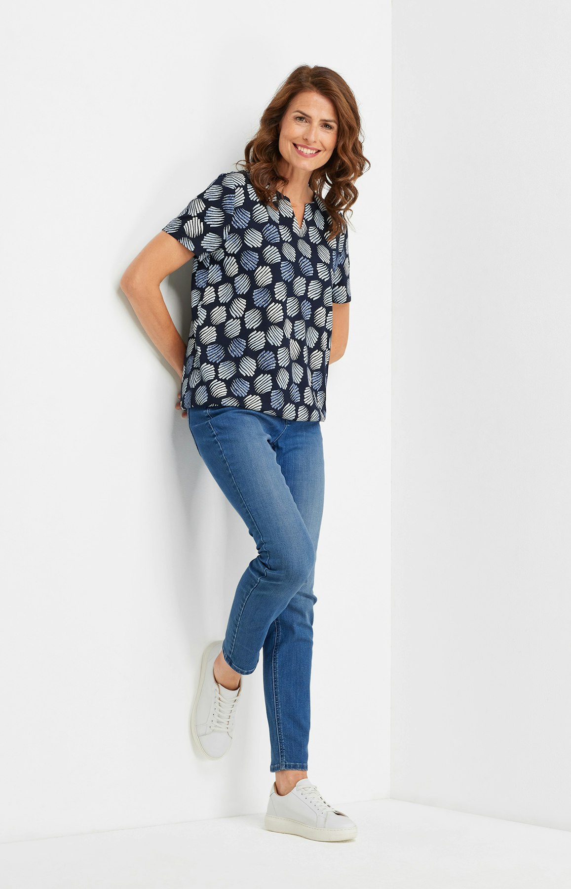 T-Shirt mit Allover-Muster in Blau