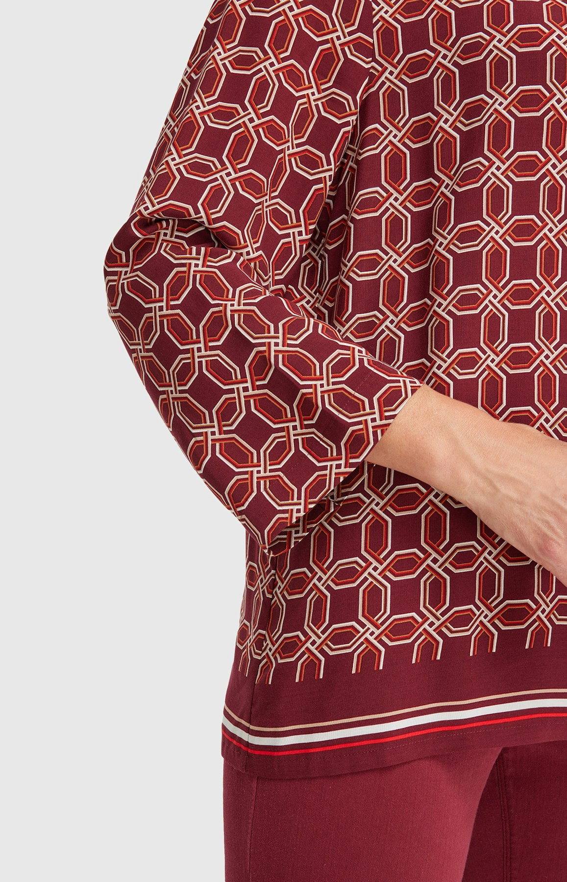 Shirtbluse mit Allover-Muster in Rot