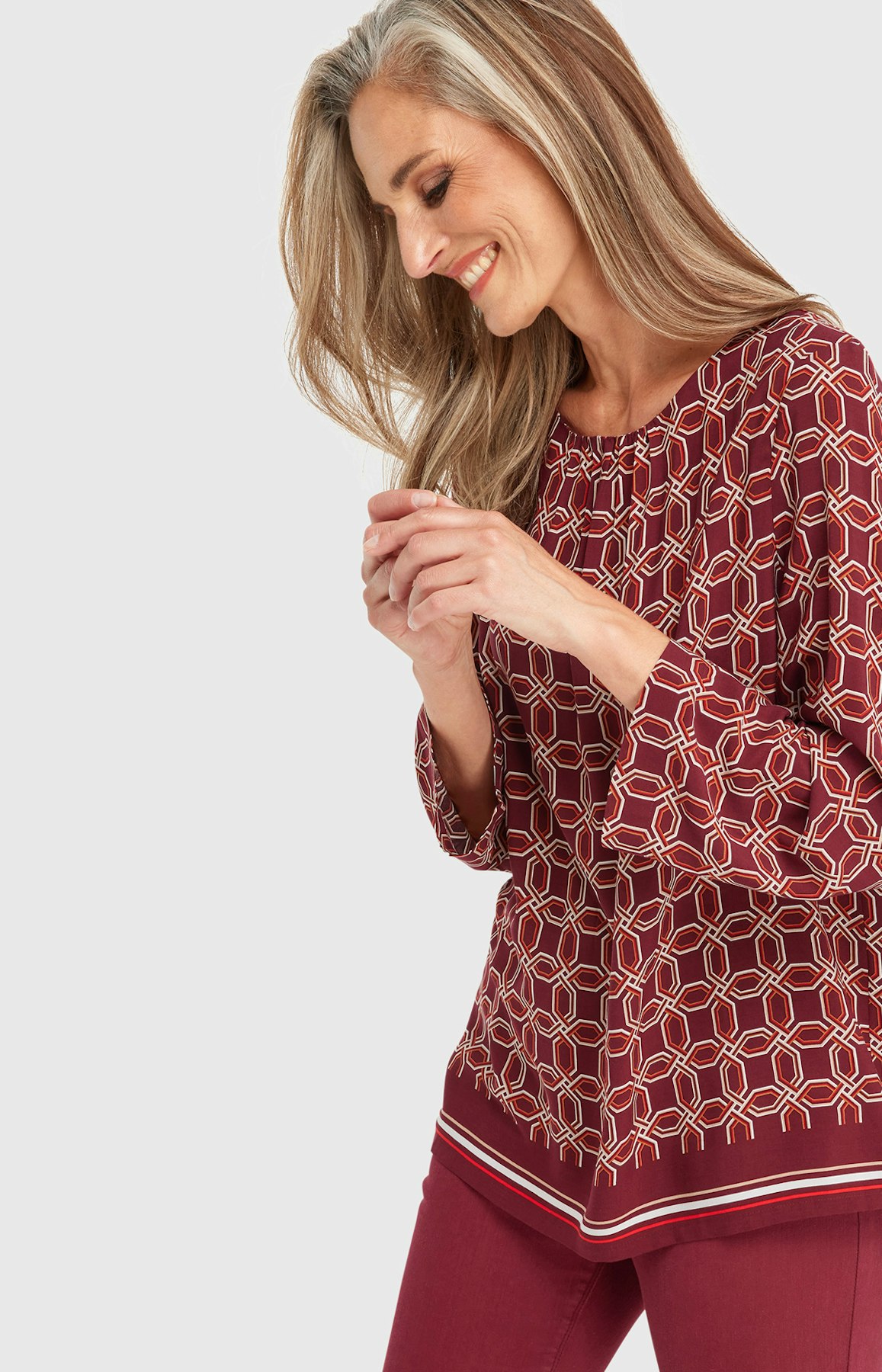 Shirtbluse mit Allover-Muster in Rot