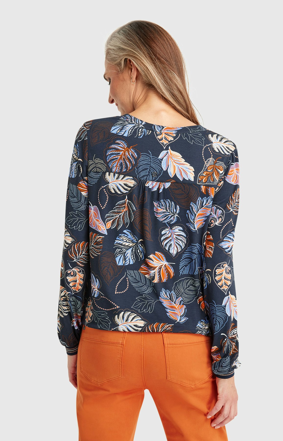 Shirt mit Allover-Muster in Dunkelblau