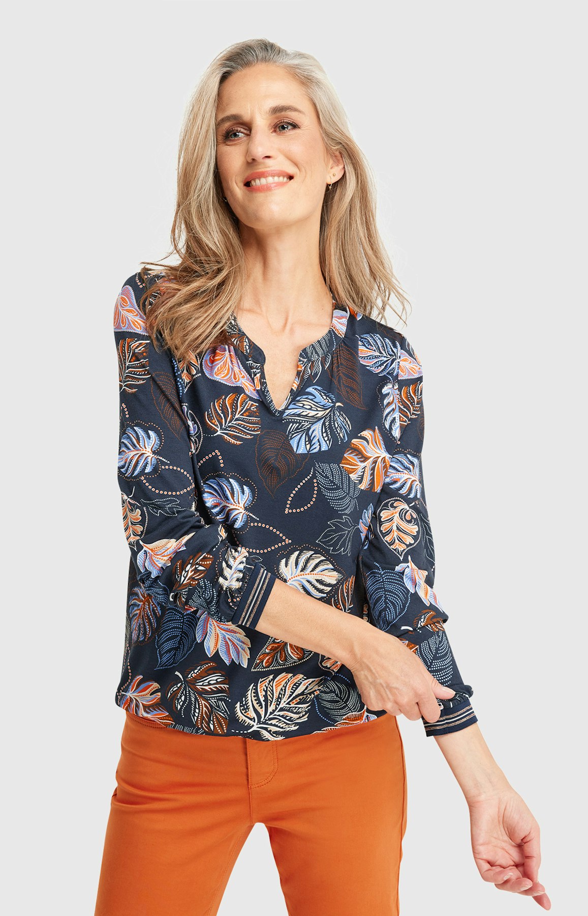 Shirt mit Allover-Muster in Dunkelblau