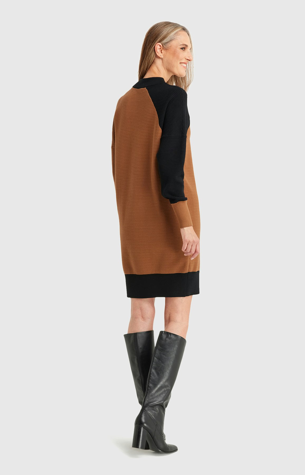 Strickkleid mit Stehkragen in Schwarz