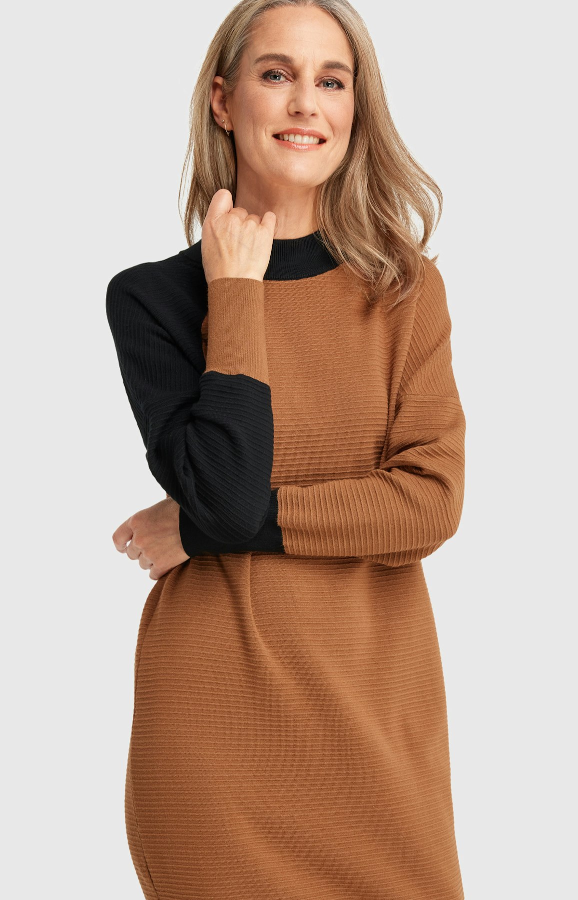 Strickkleid mit Stehkragen in Schwarz