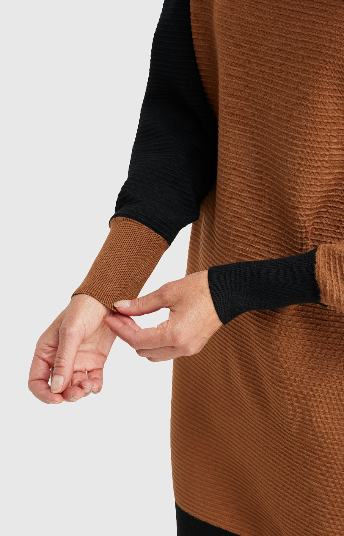 Strickkleid mit Stehkragen in Schwarz