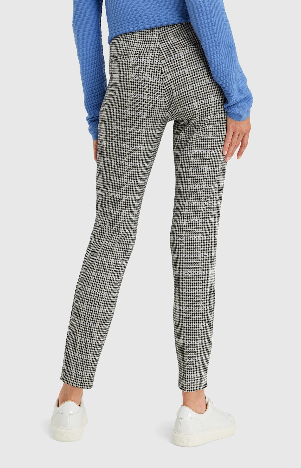 Karohose mit Ziernähten in Schwarz