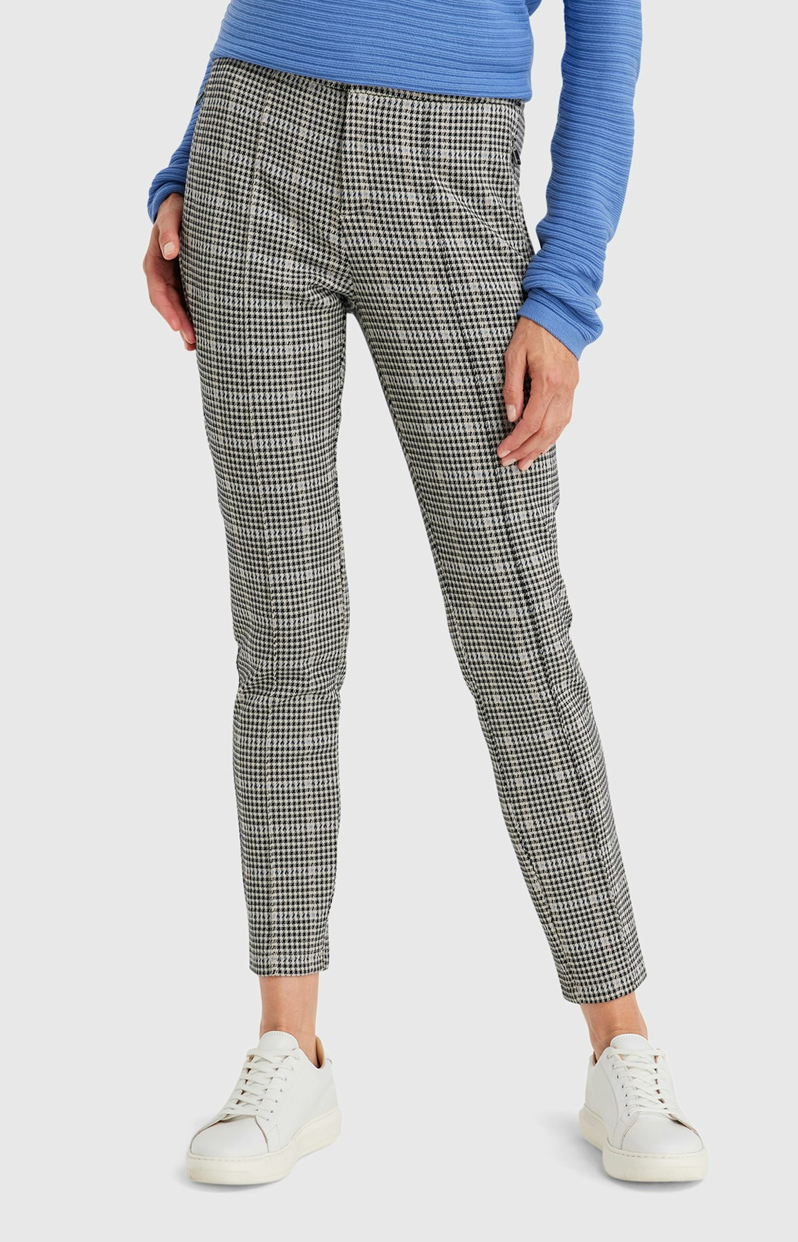 Karohose mit Ziernähten in Schwarz