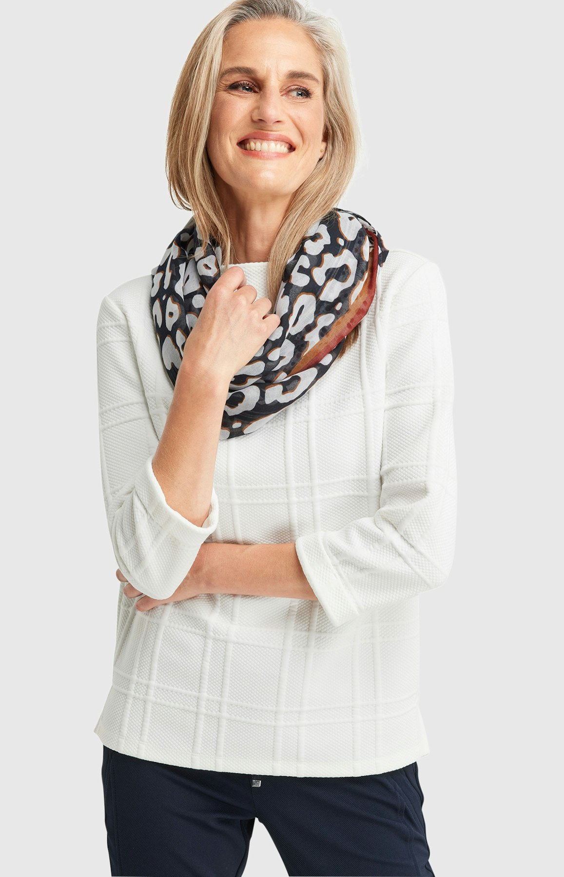 Loop Schal mit Muster-Mix in Weiß