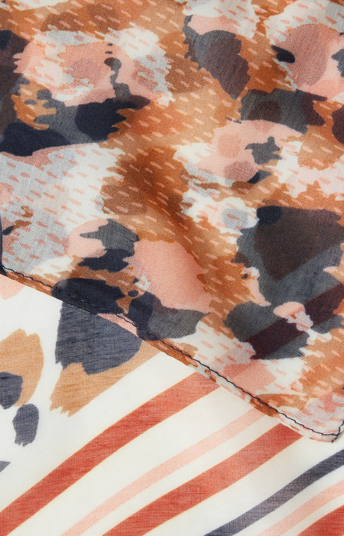 Schal mit Allover-Muster in Creme