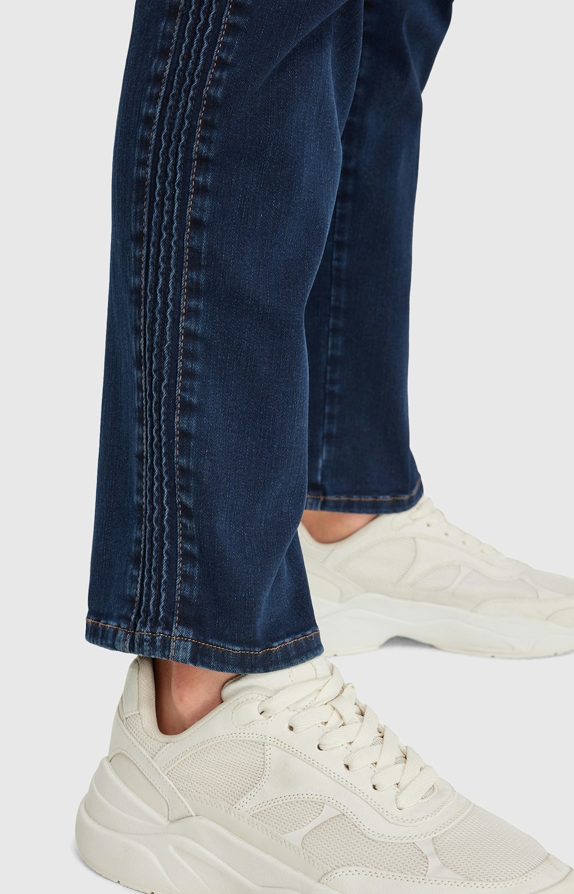 Jeans mit Galonstreifen