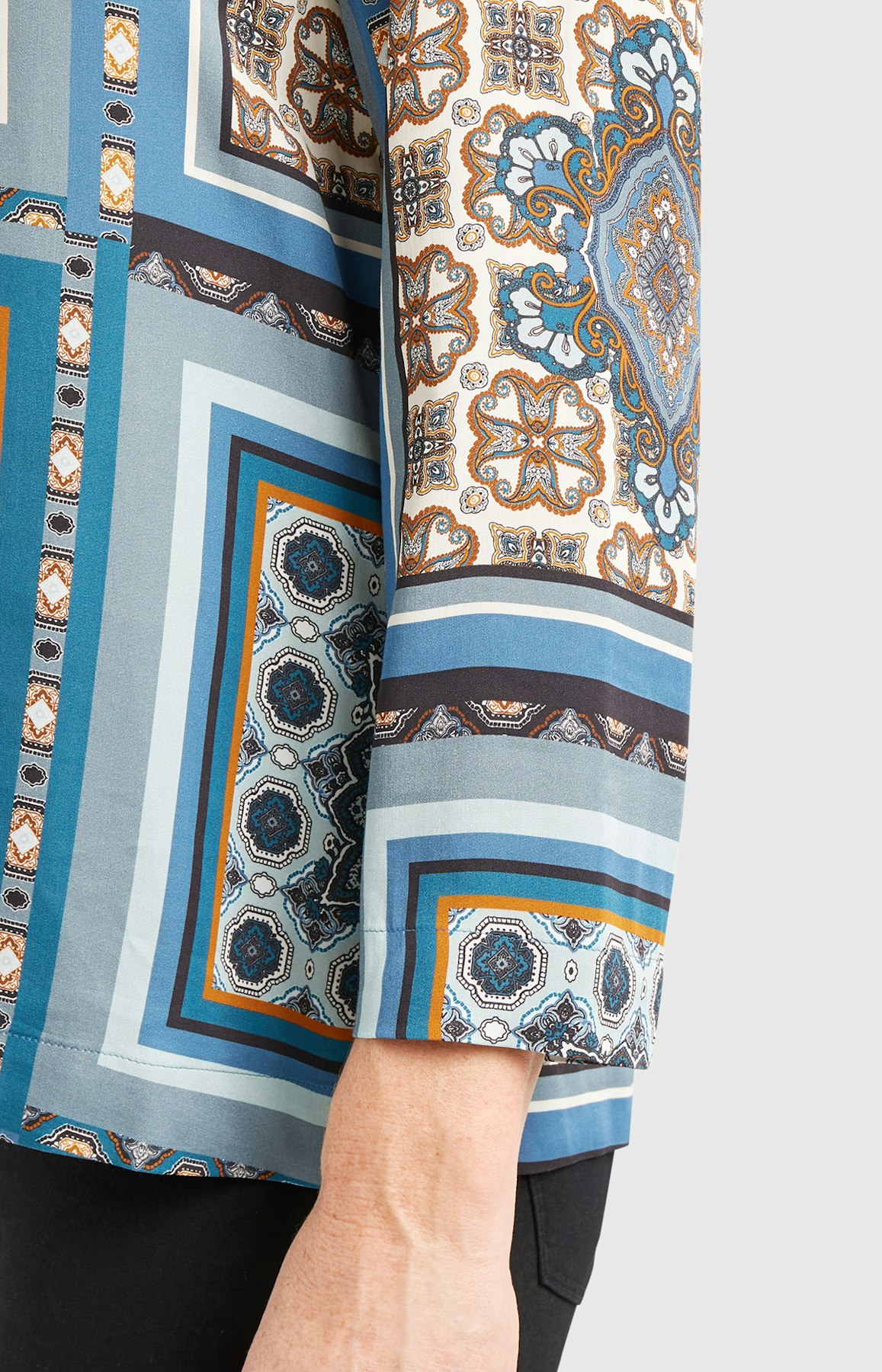 Bluse mit grafischem Muster