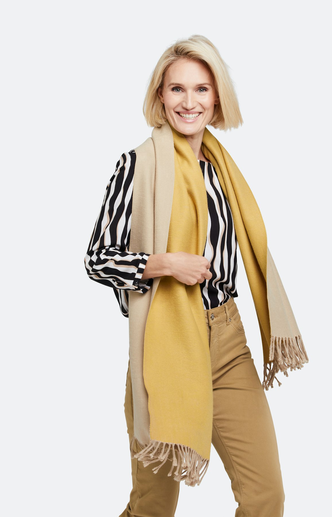 Strickschal mit Fransen