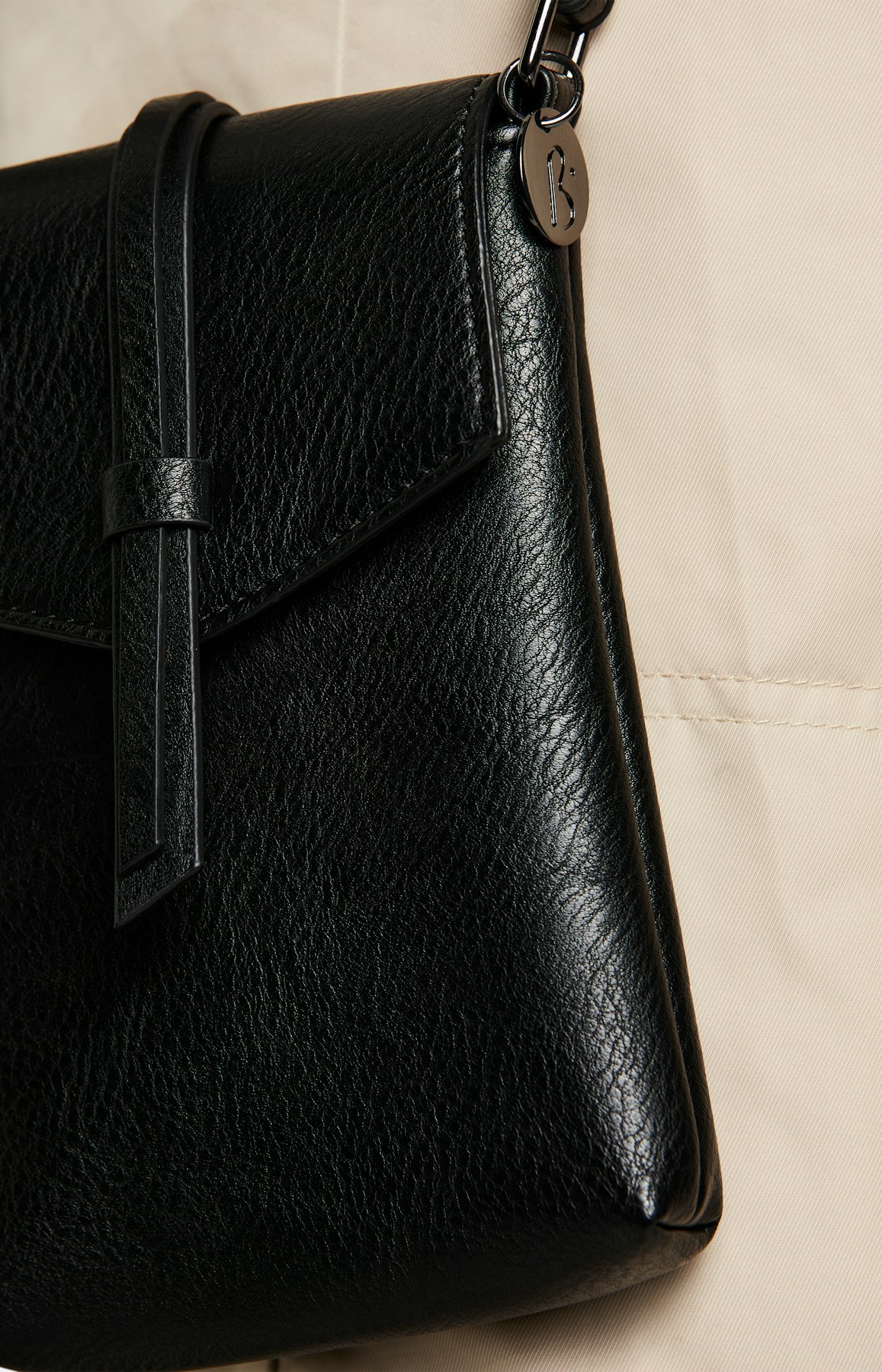 Tasche mit langem Riemen