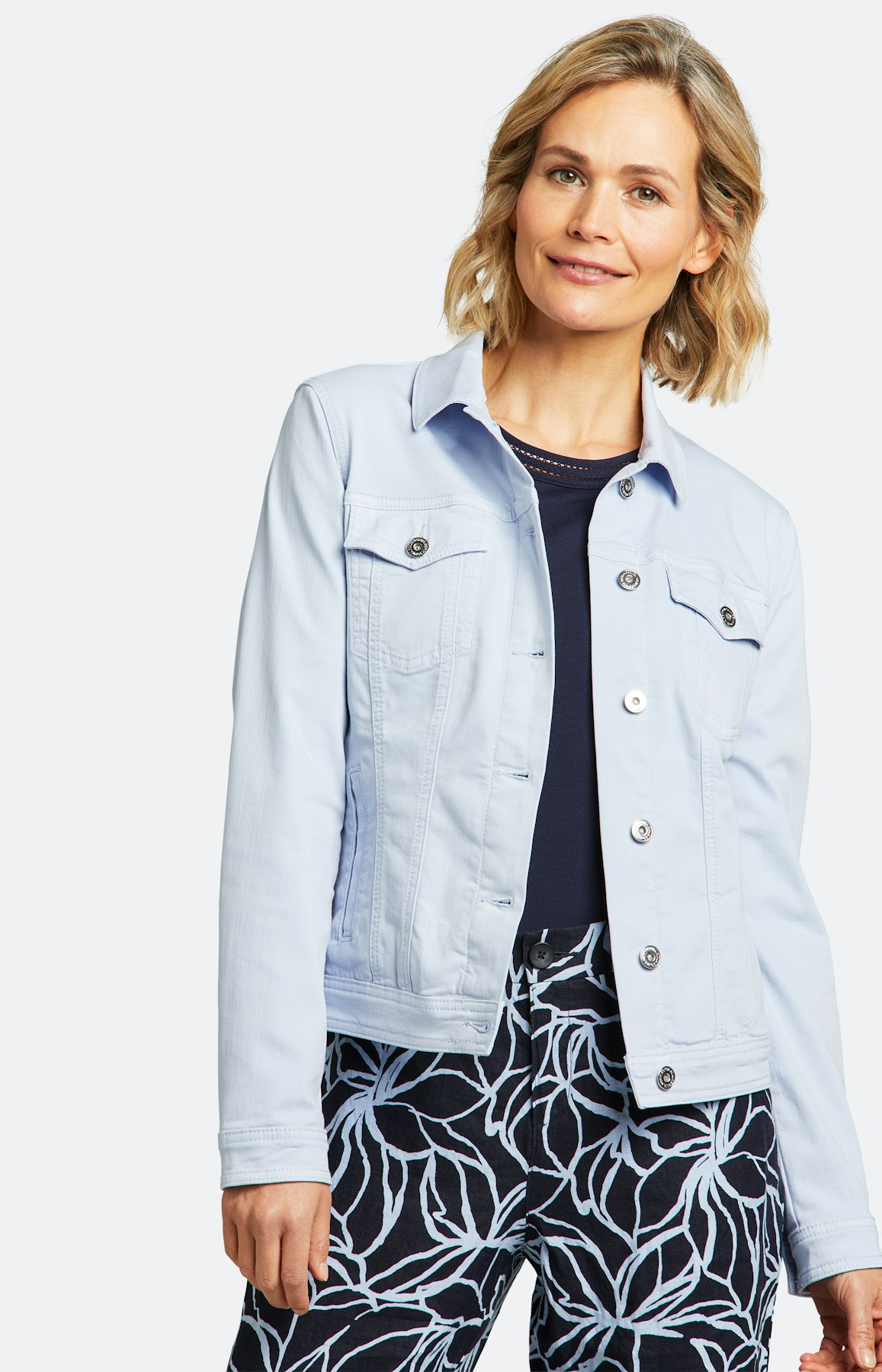 Jeansjacke mit Taschen