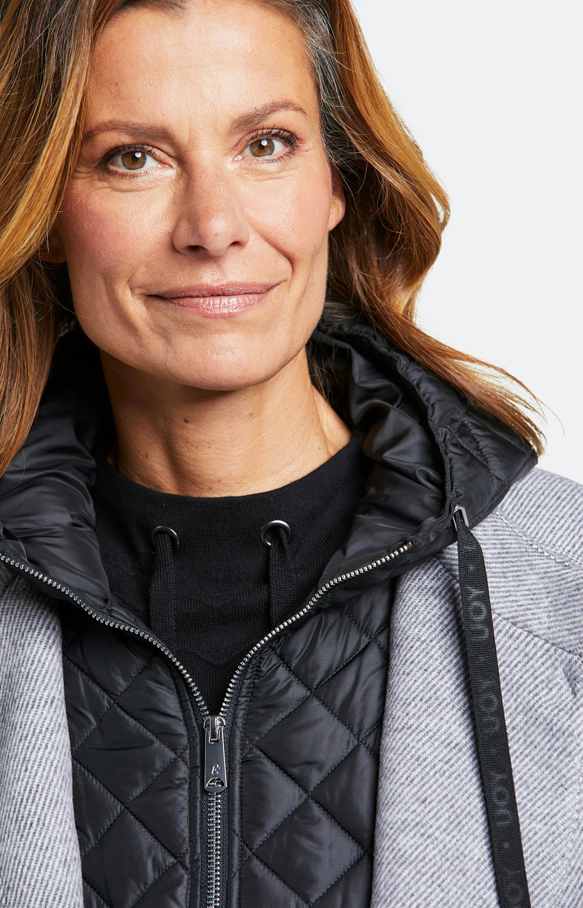 Lange Jacke mit Kapuze