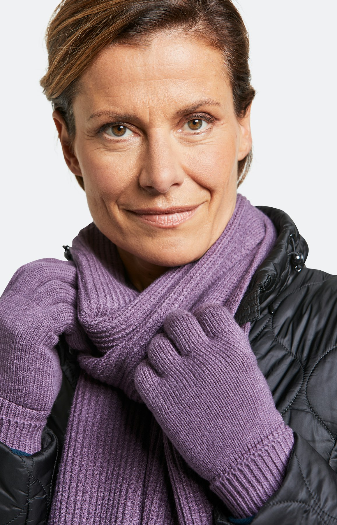 Schal und Handschuhe im Set