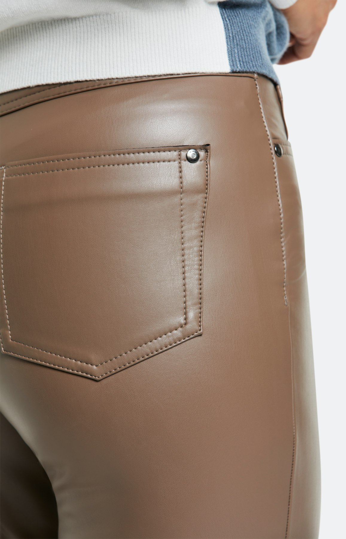 Hose mit schmalem Bein