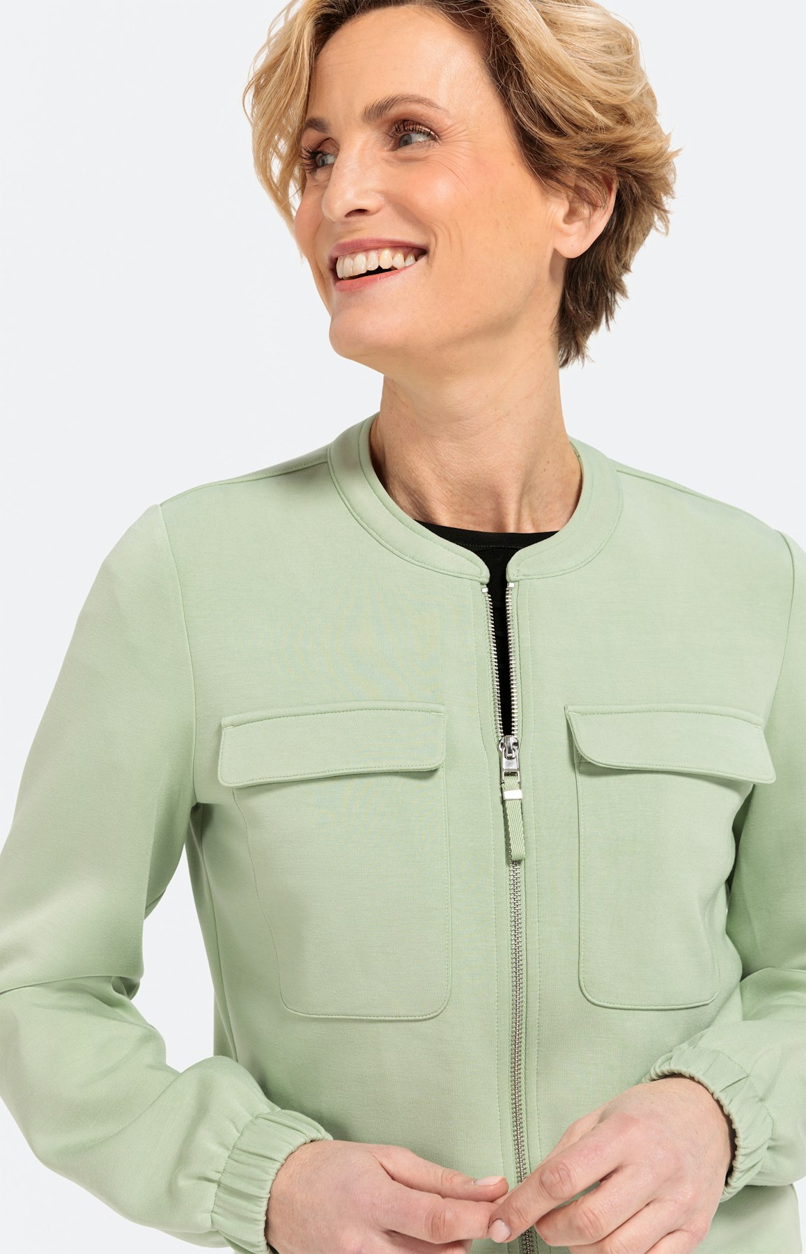 Kurze Sweatjacke mit Reißverschluss