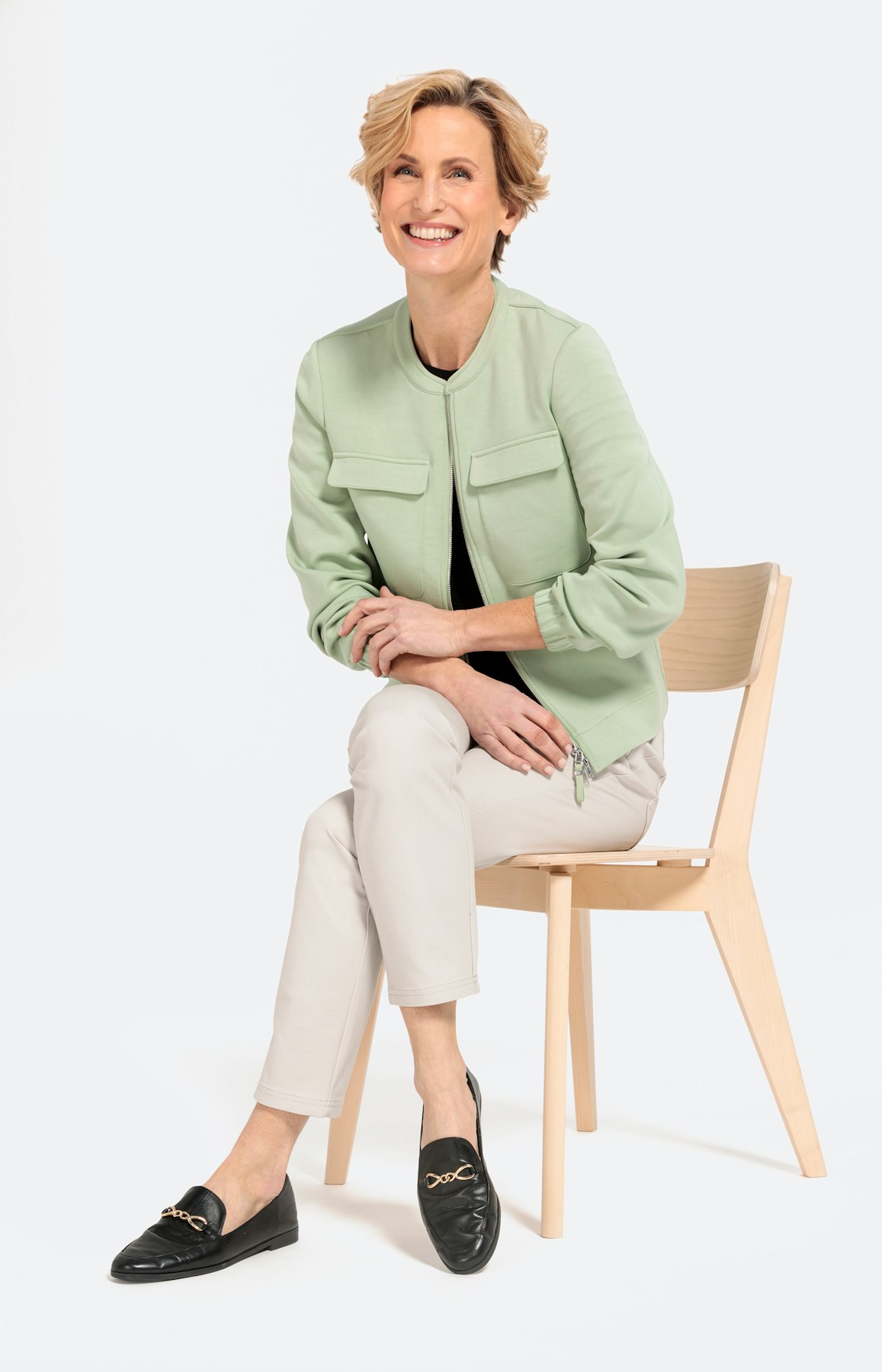 Kurze Sweatjacke mit Reißverschluss