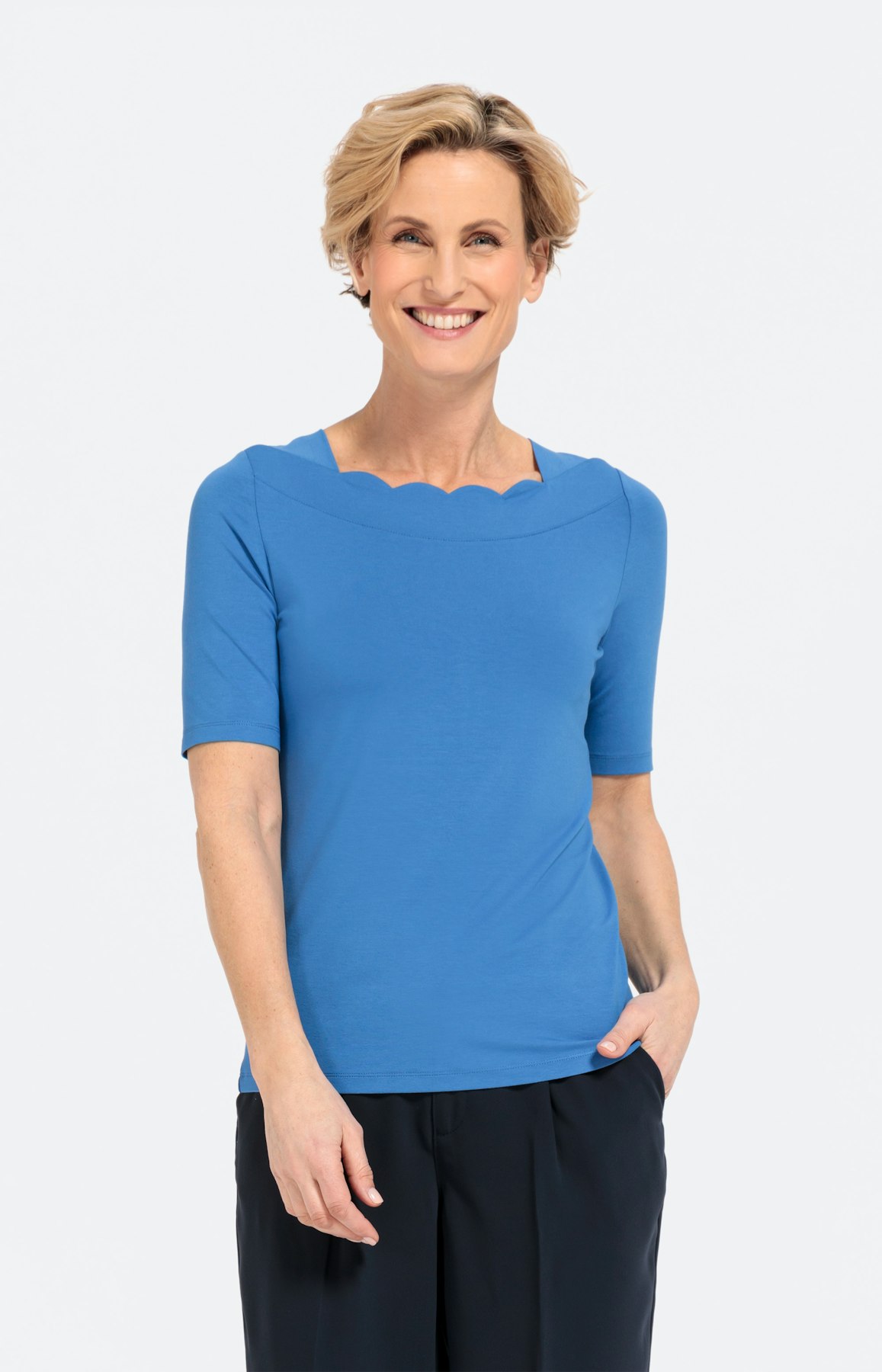 Halbarm-Shirt mit Trapez-Ausschnitt