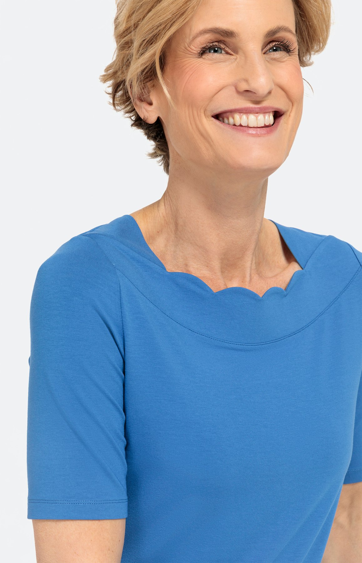 Halbarm-Shirt mit Trapez-Ausschnitt