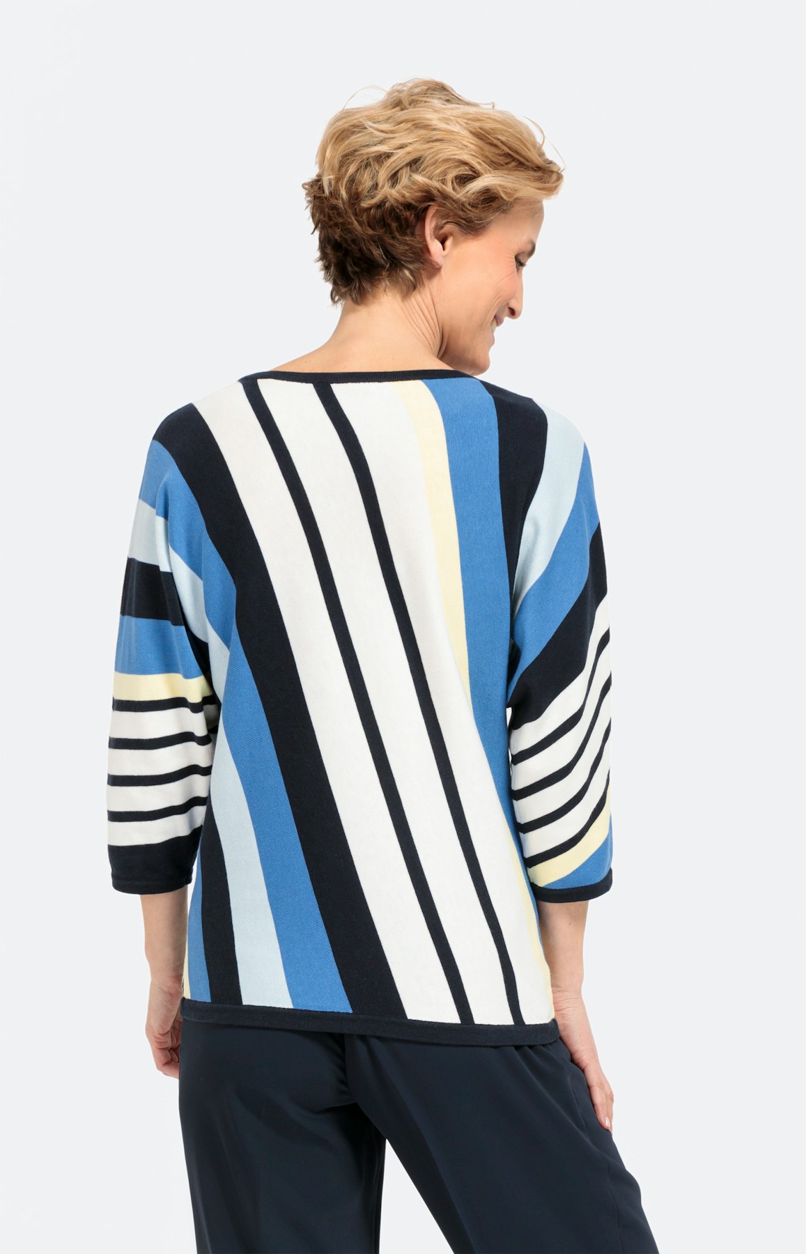 Gestreifter Feinstrickpullover