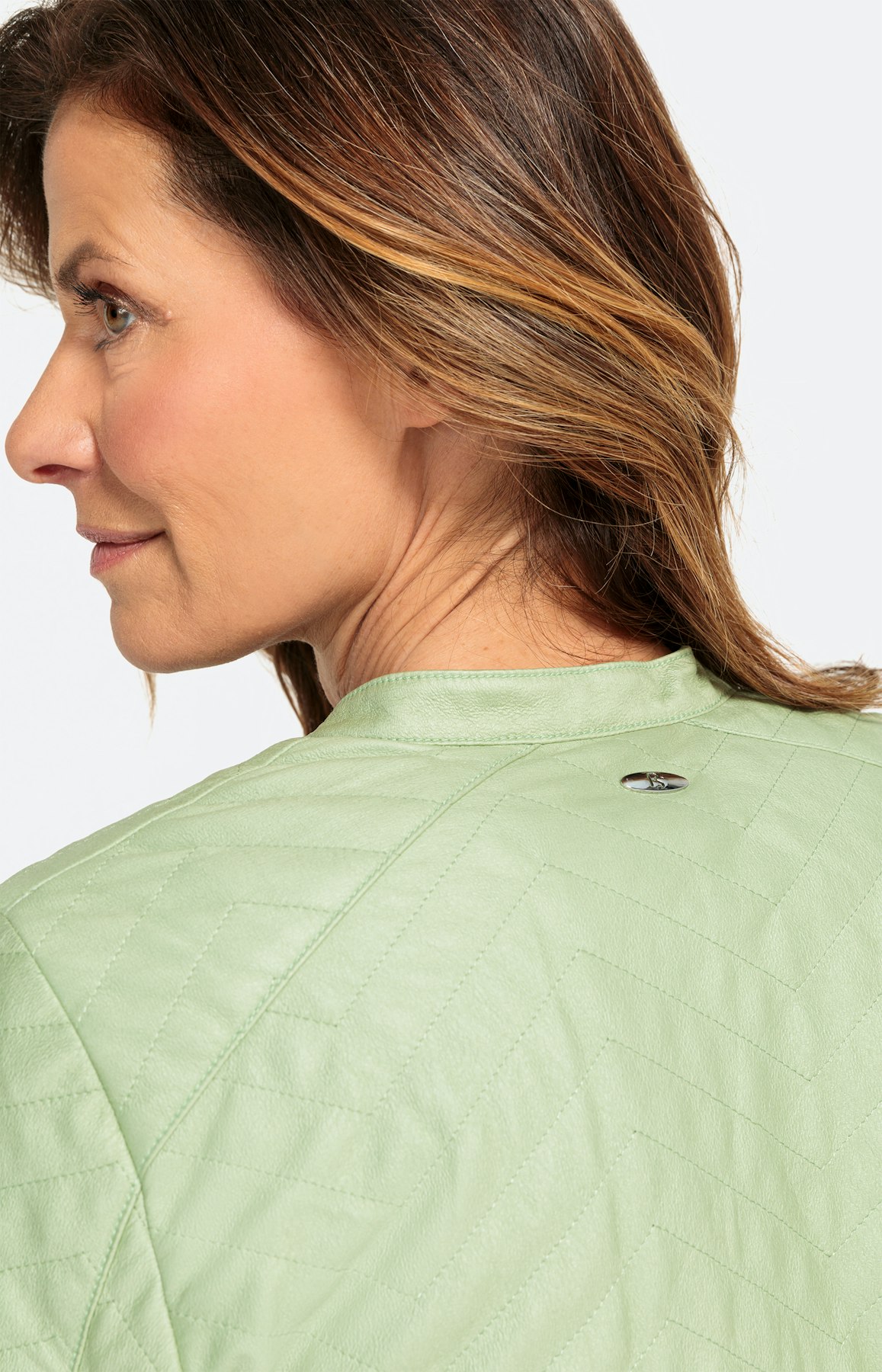 Kurze Kunstlederjacke mit Stehkragen