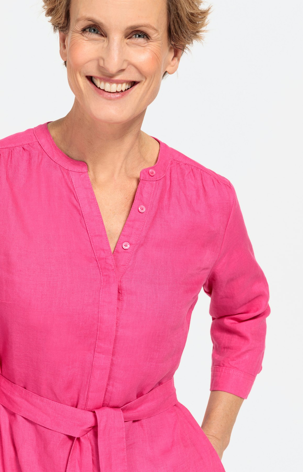 Leinenkleid im Henley-Style