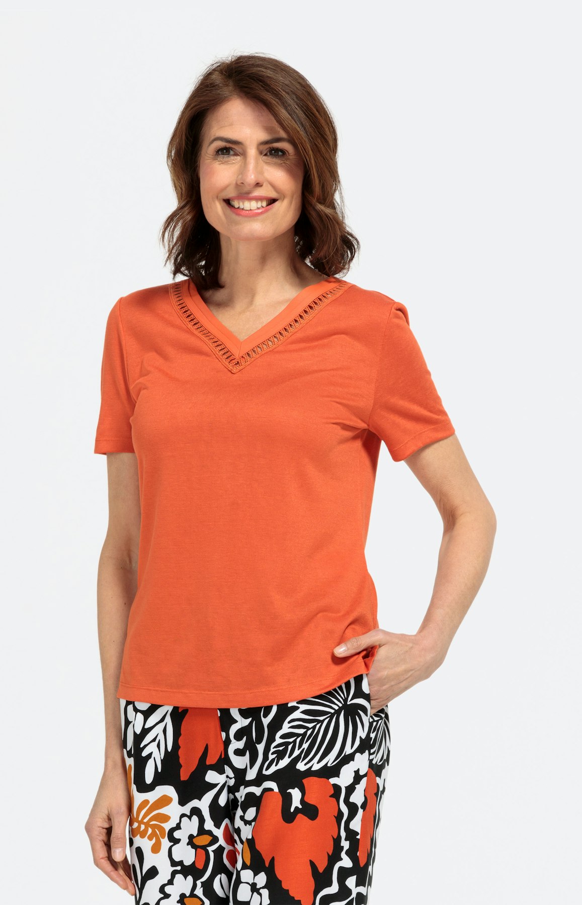 T-Shirt mit dekorativem V-Ausschnitt