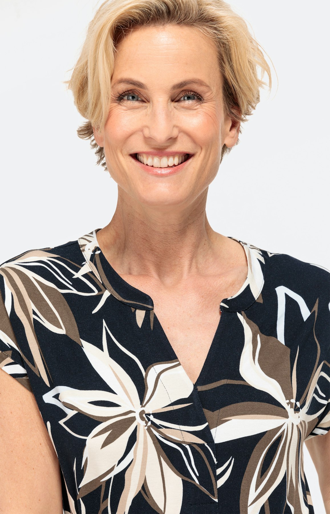 Geblümtes Jerseykleid mit Bindegürtel