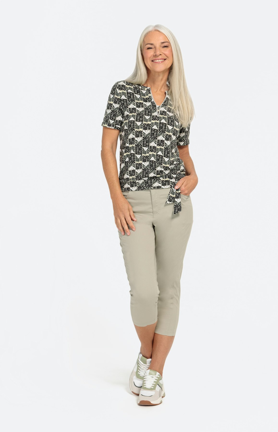 Gemustertes T-Shirt mit Knotendetail