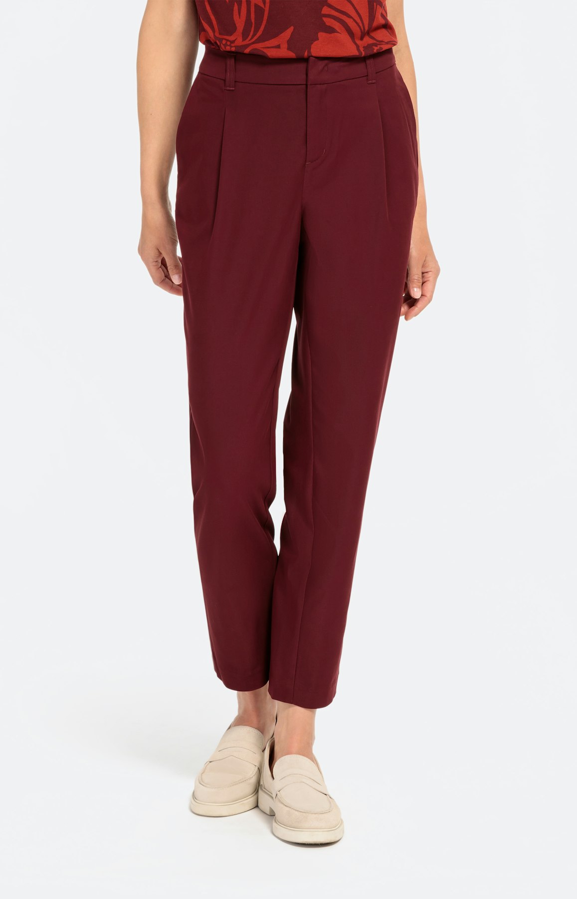 Modieuze sigarettenbroek met plooien