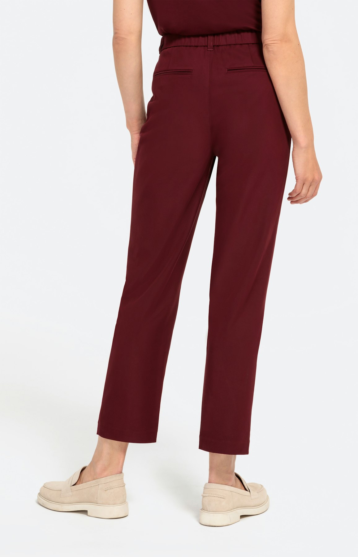 Modieuze sigarettenbroek met plooien