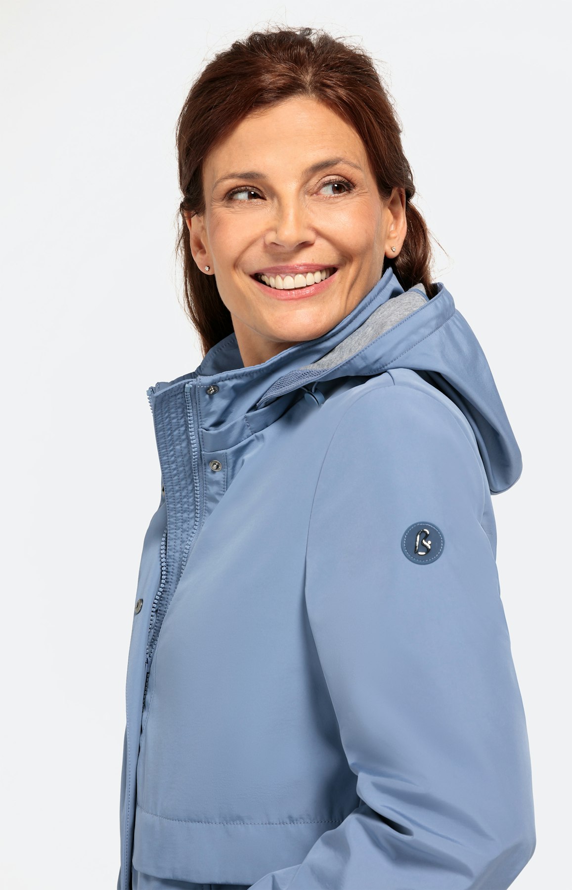 Softshelljacke mit abnehmbarer Kapuze