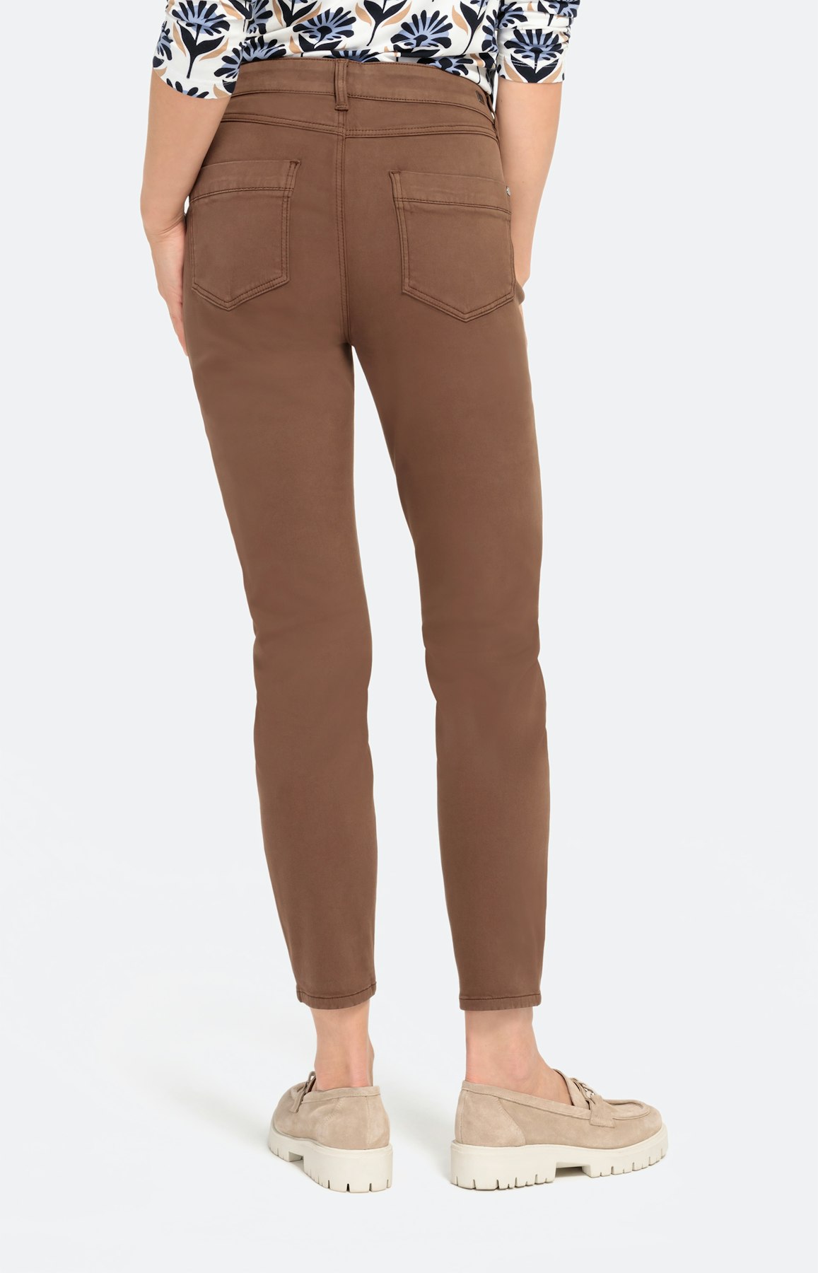 Schmale Hose in Stretch-Qualität