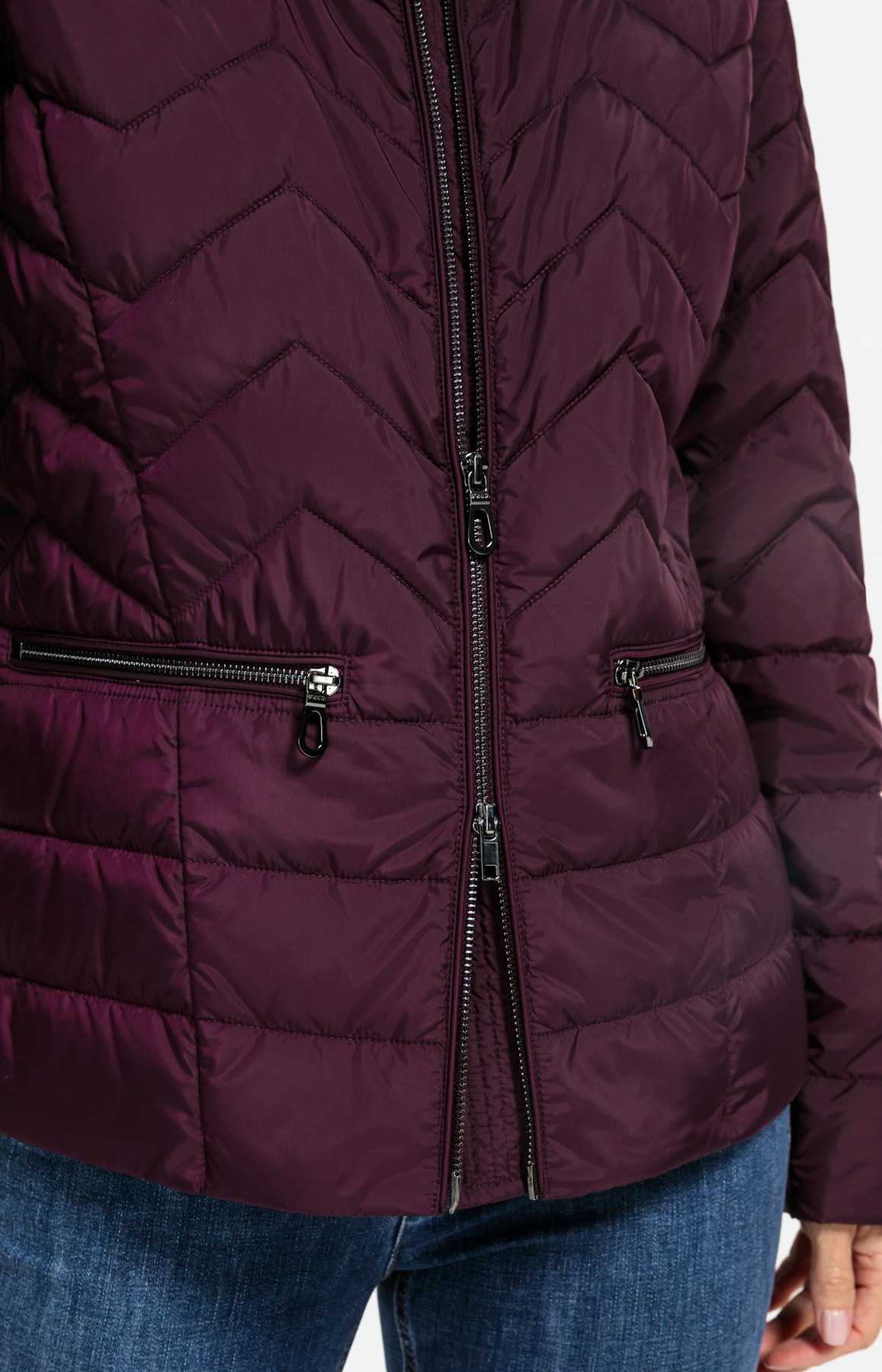 Steppjacke mit versteckter Kapuze