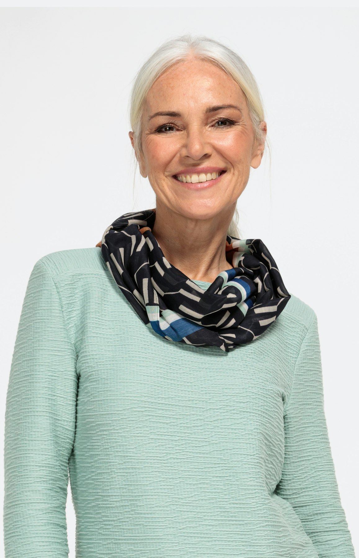 Grafisch gemusterter Loop-Schal