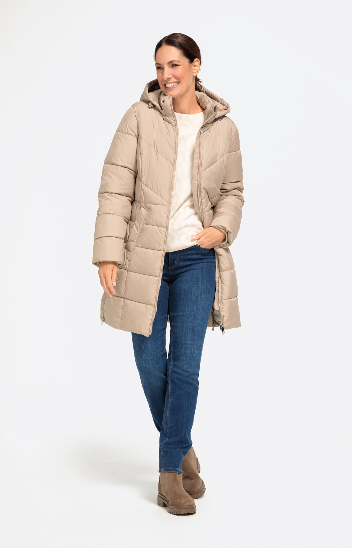 Steppmantel mit Kapuze und hohem Kragen