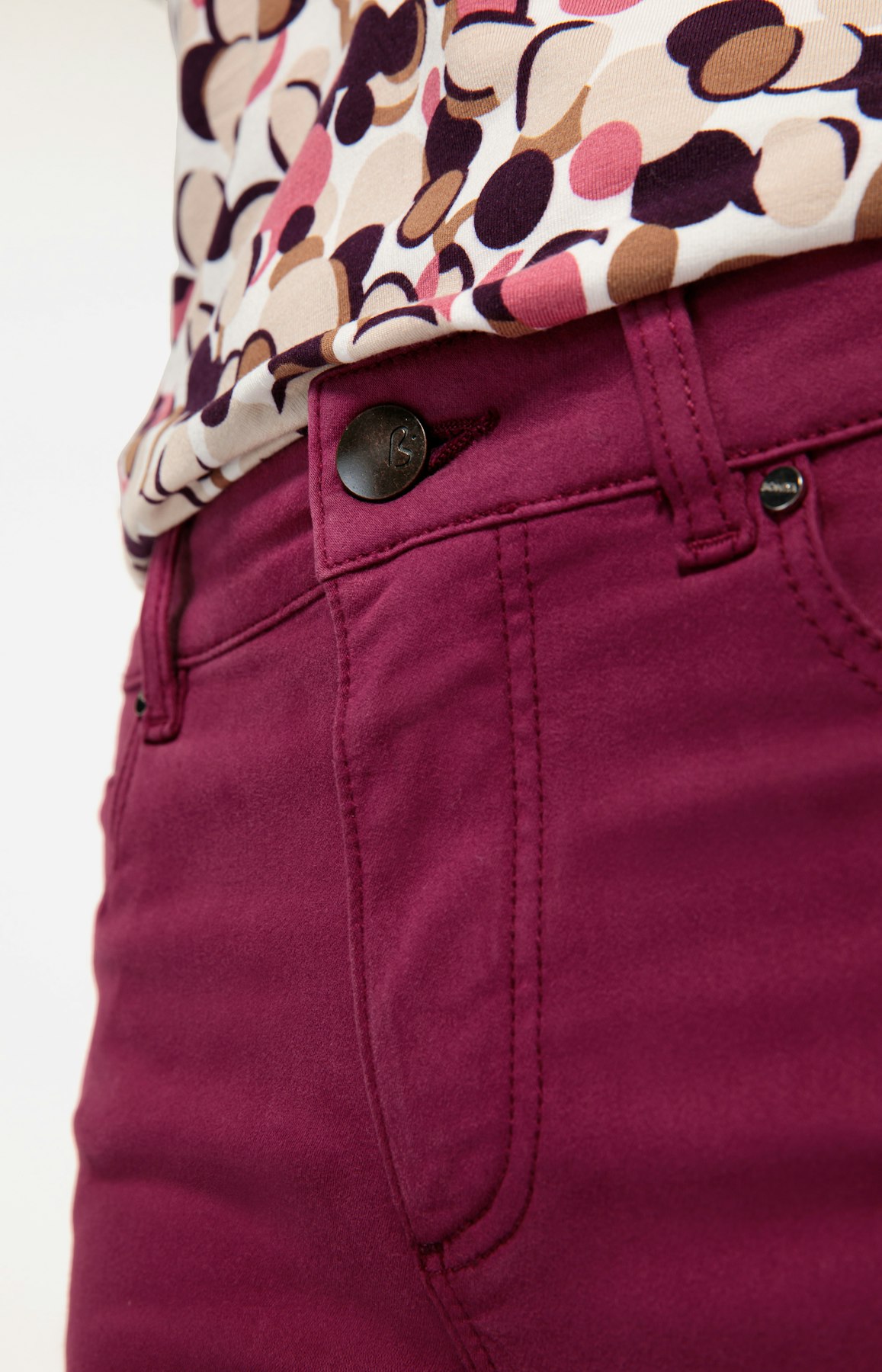 Farbige Denim-Hose mit 5 Pockets