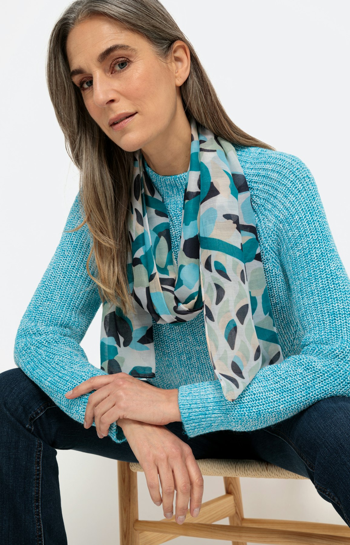 Bedruckter Schal im Mustermix