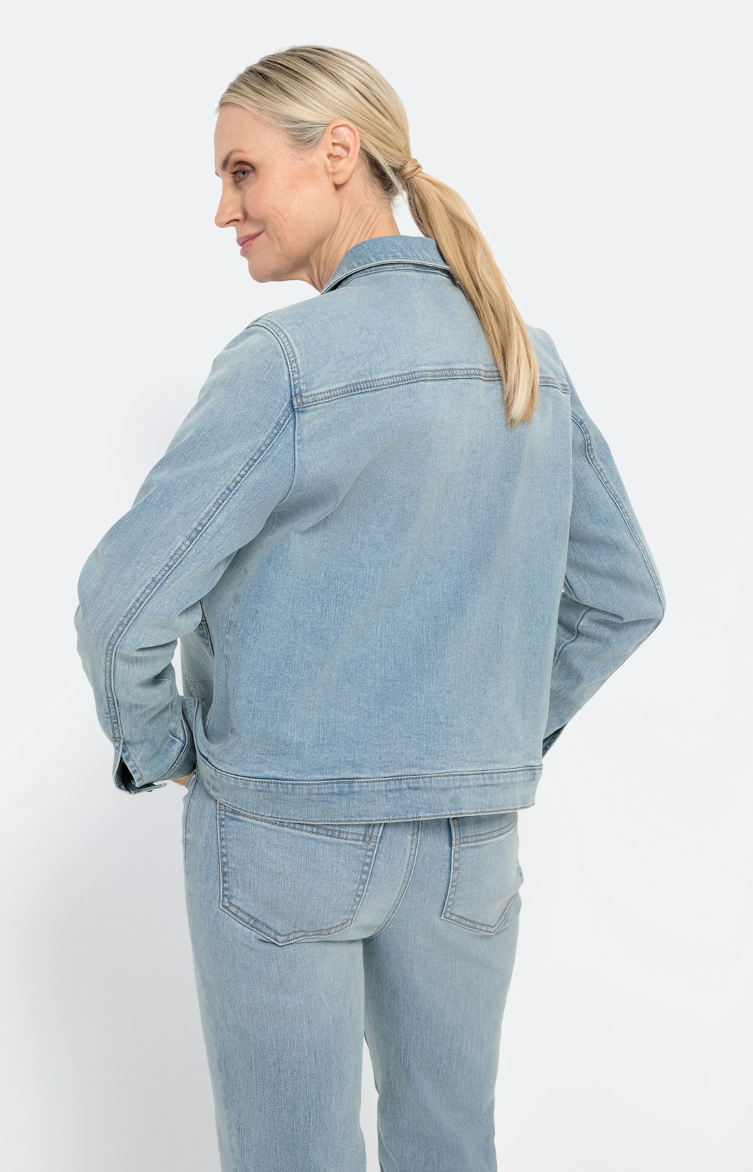 Jeansjacke mit aufgesetzten Taschen
