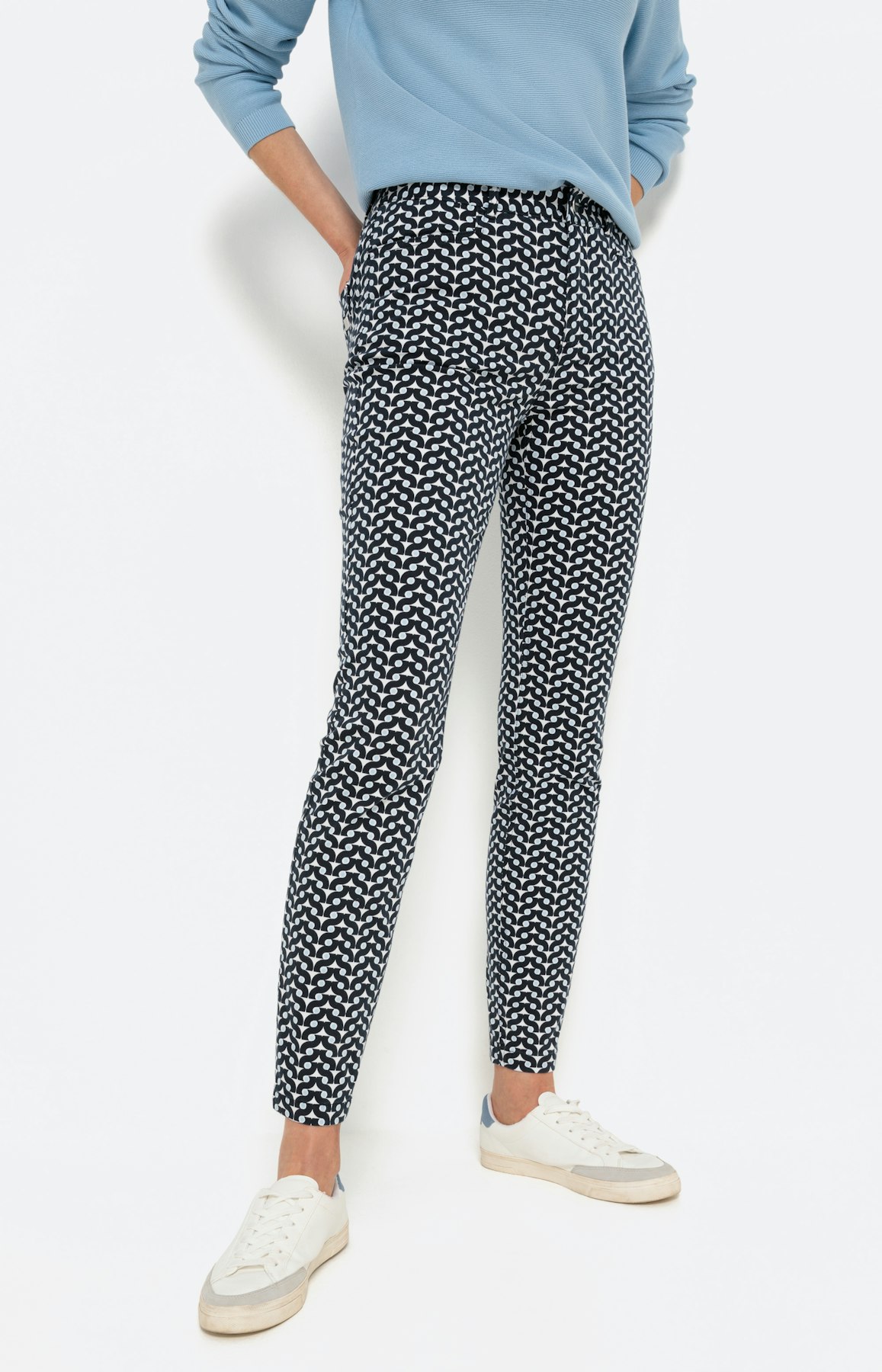 Schmale Stretch-Hose mit All Over-Print