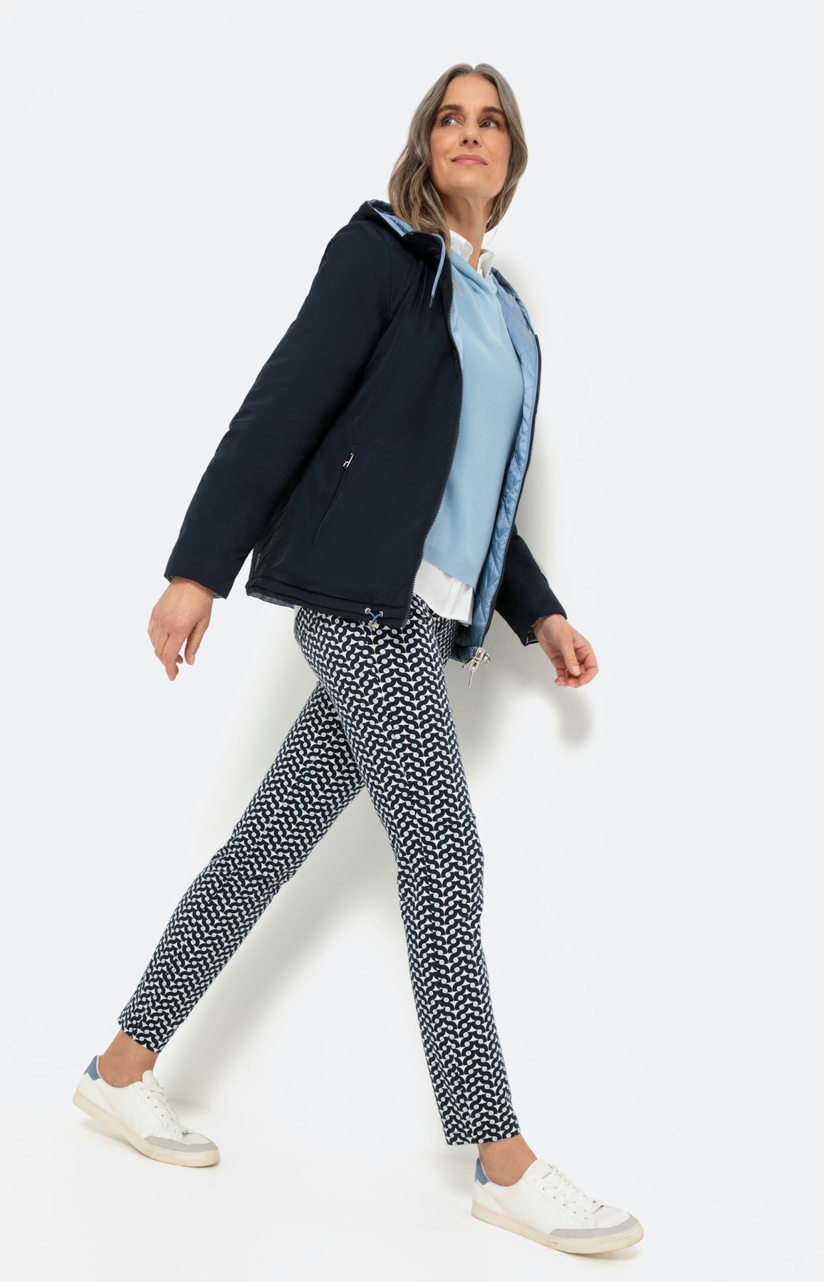 Schmale Stretch-Hose mit All Over-Print