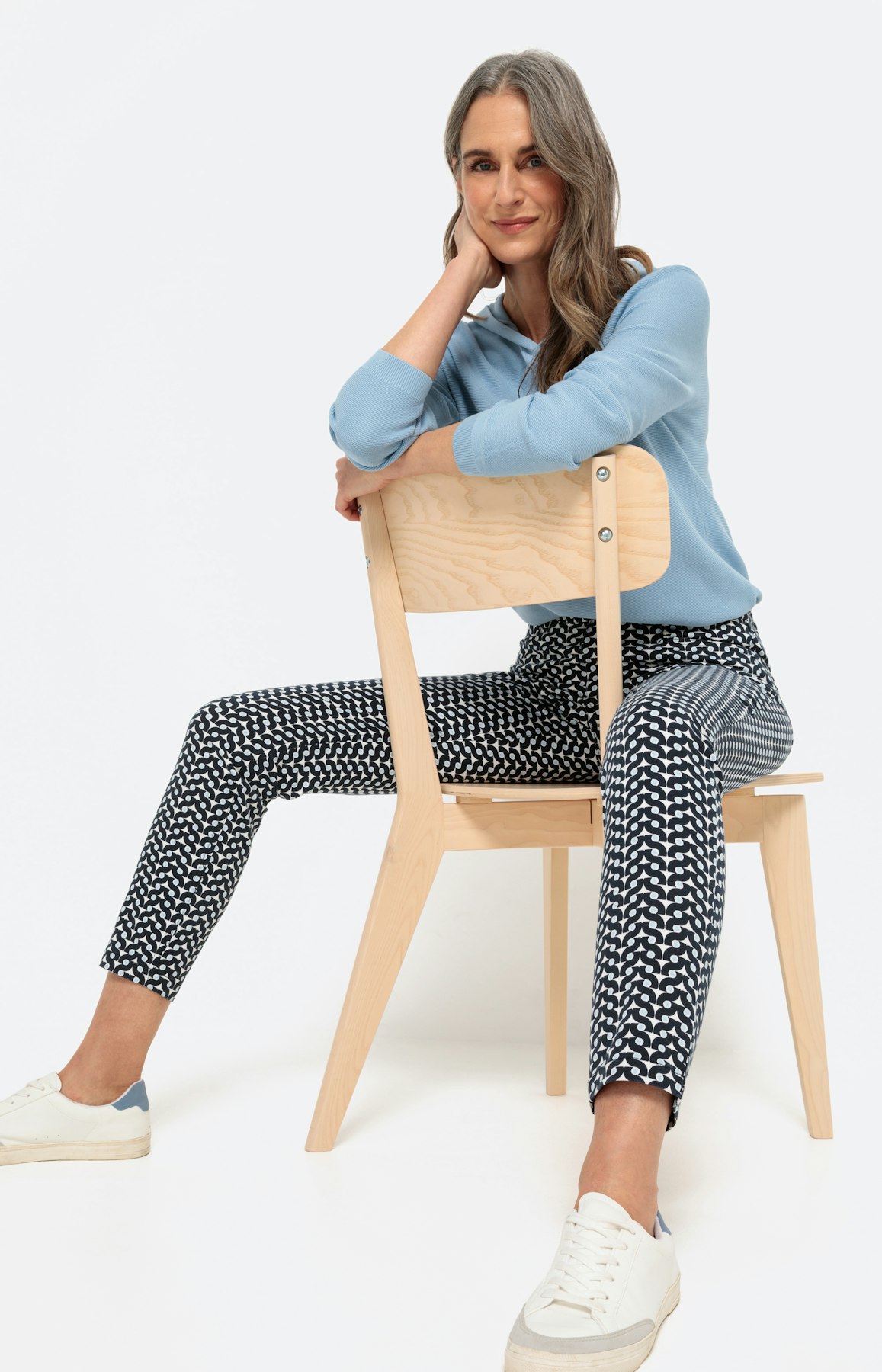 Schmale Stretch-Hose mit All Over-Print