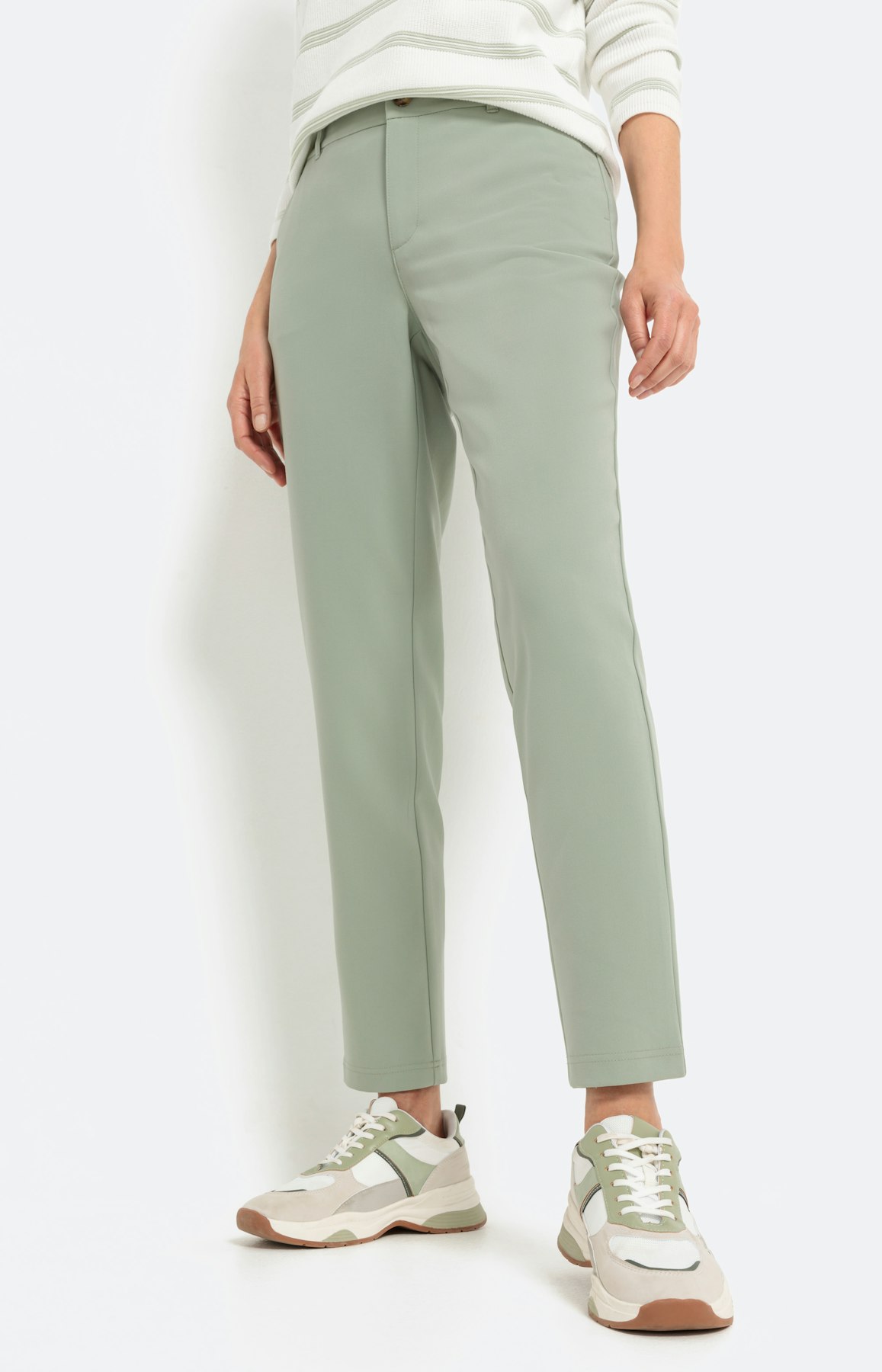 Lichte broek met smalle pijpen