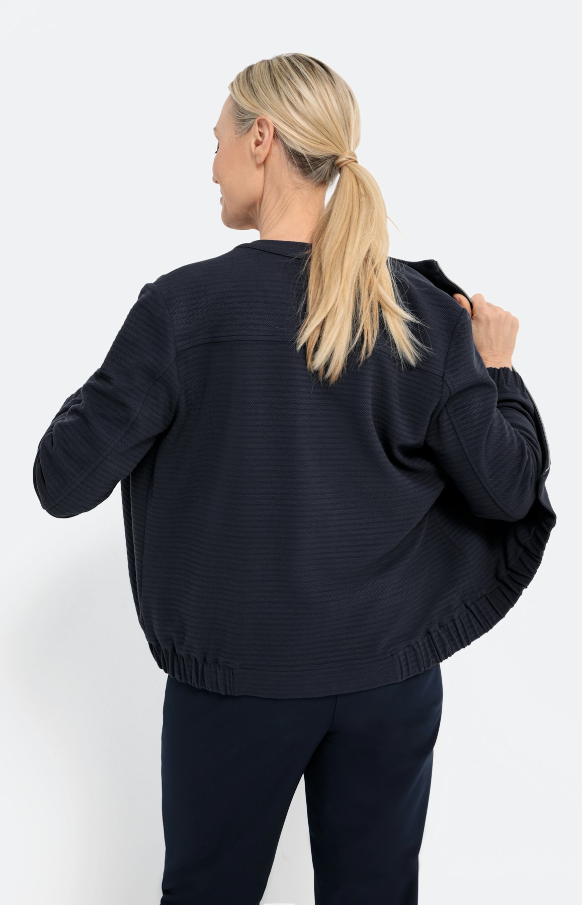 Licht jasje in blousonstijl